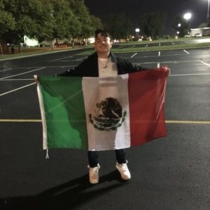 Meet your Posher, Ivis